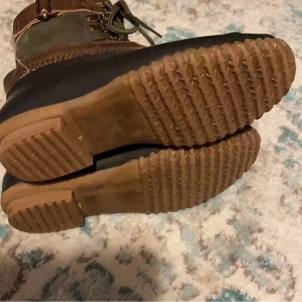 Que Men's Olive Green and Brown Waterproof Duck Boots